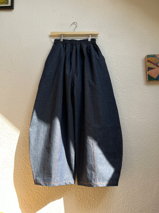 ROSER TROUSERS: Indigo denim