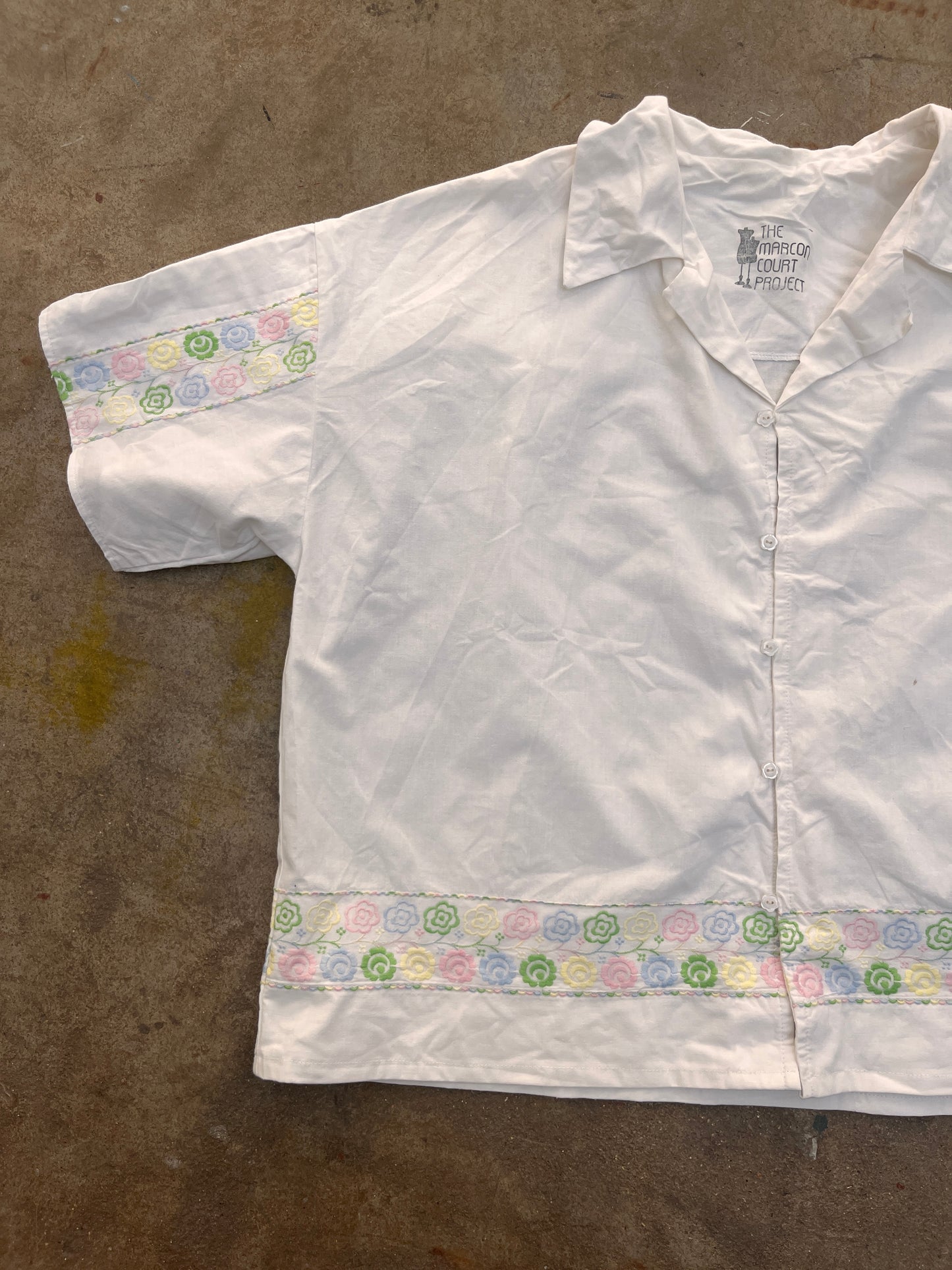 Harry Shirt: White garden. SIZE UK18-UK20