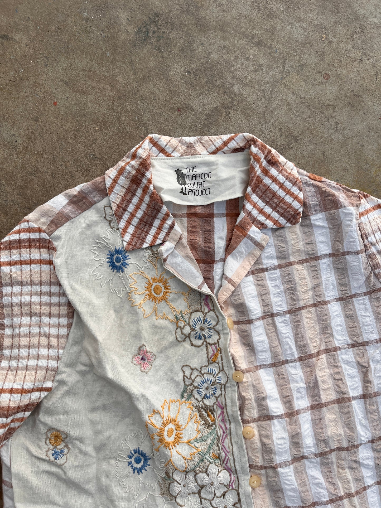 Harry Shirt: Chocolate garden. Uk14-UK16