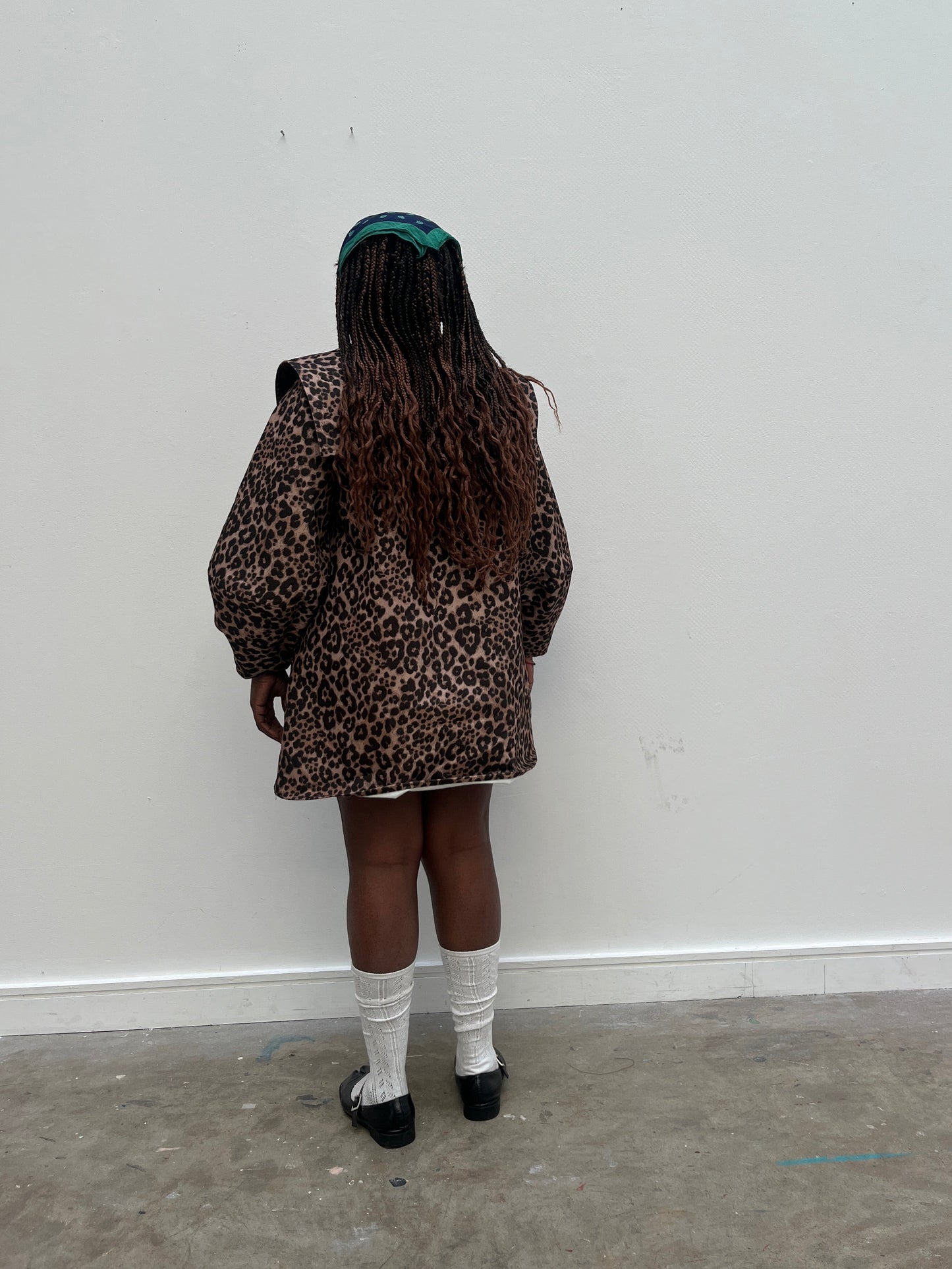 DALI MINI DRESS: Leopard print denim.