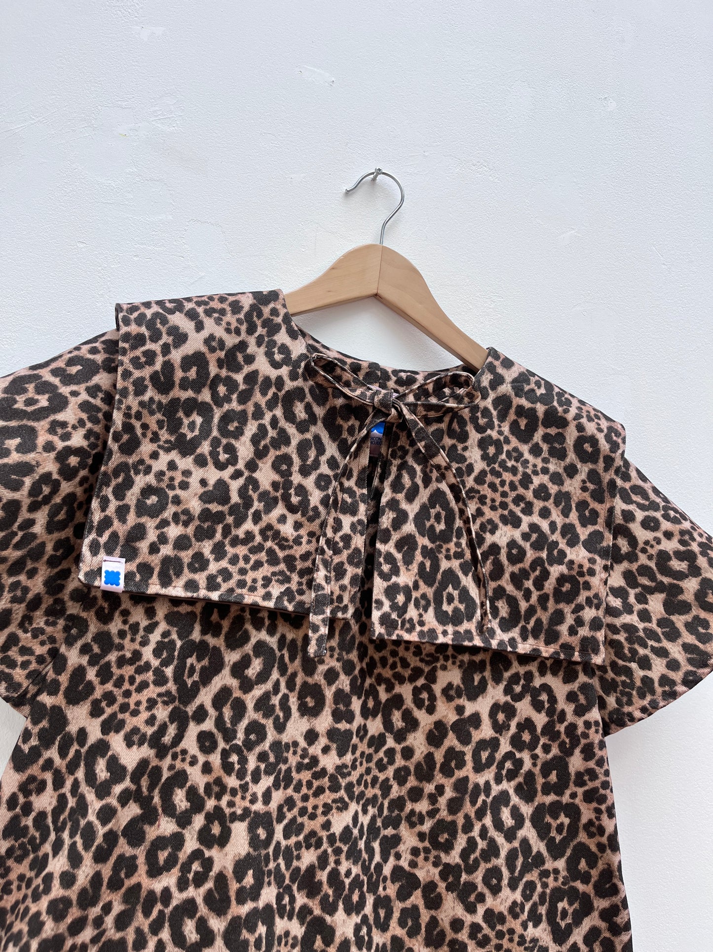 DALI BLOUSE: Leopard print denim