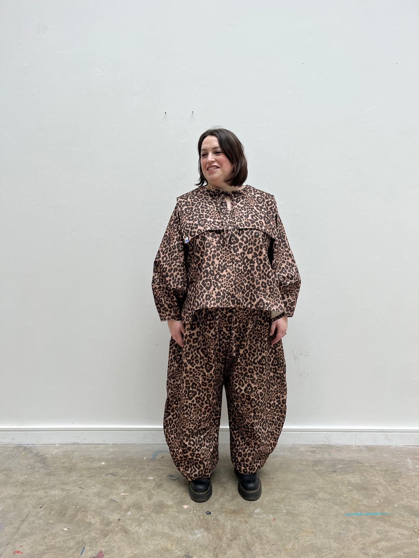 DALI BLOUSE: Leopard print denim