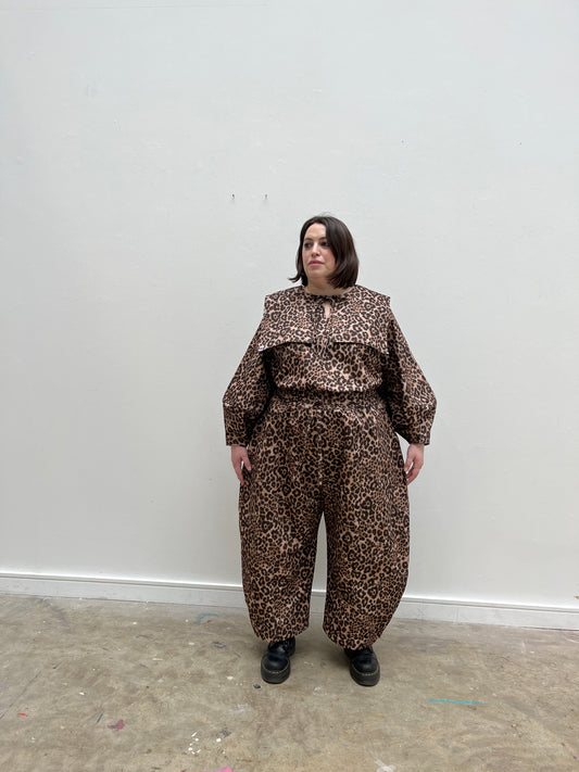 DALI BLOUSE: Leopard print denim