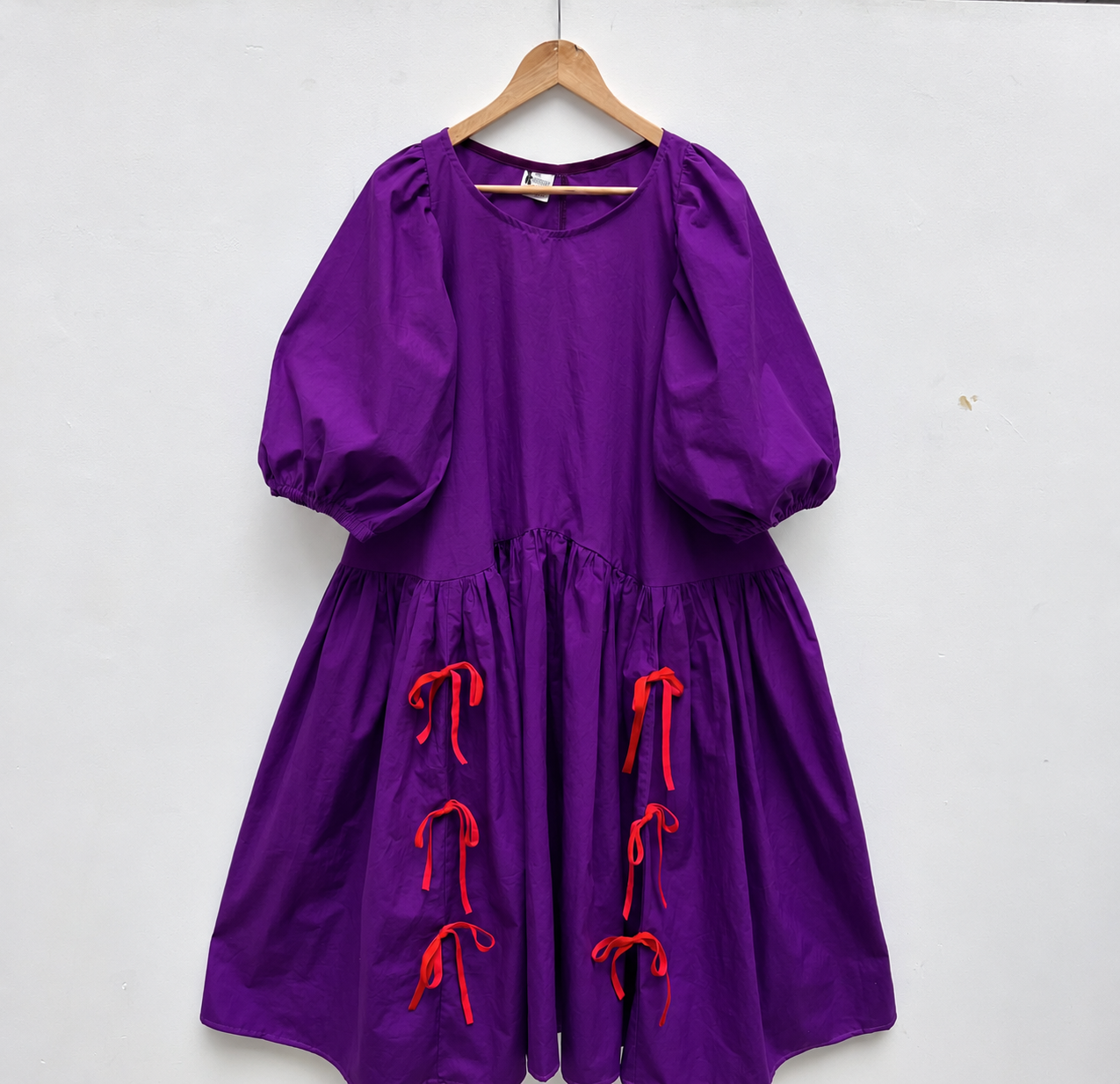 Carmen dress: Plain cotton poplin.