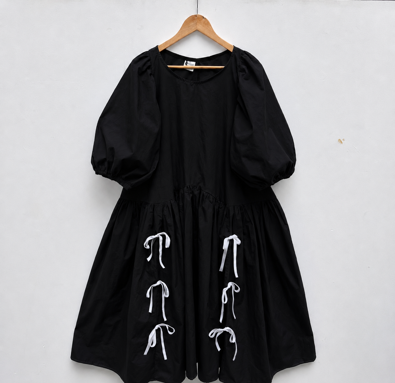 Carmen dress: Plain cotton poplin.